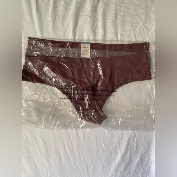 *free gift with purchase* 2 Brand new size 4X Auden Thongs in burgundy - Picture 4 of 7